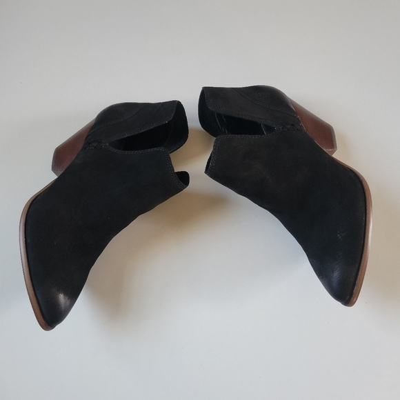 Frye Reyna Cut Out ancke booties size 7. - Picture 3 of 12
